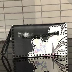 발렌티노 락스터드 클러치 가방