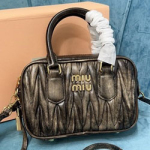 미우미우 숄더백 5BB123